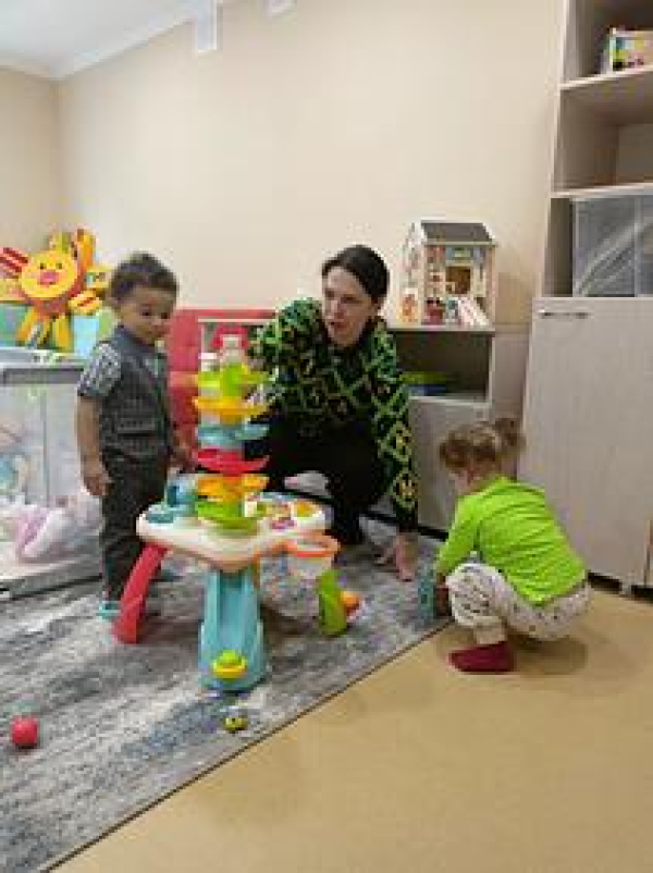 Родители учатся, малыши под присмотром: как в Курске помогают молодым мамам и папам