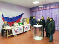 Проголосовал всей своей семьей!